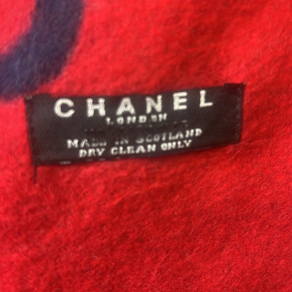 Chanel Cashmere scarf from Scotland - Picture 4 of 7